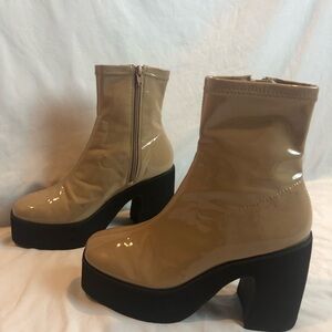 Princess Polly tan booties